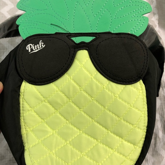 SOLD!!!!🍍NWT Victoria’s Secret PINK pineapple cooler 🍍 - Picture 2 of 7